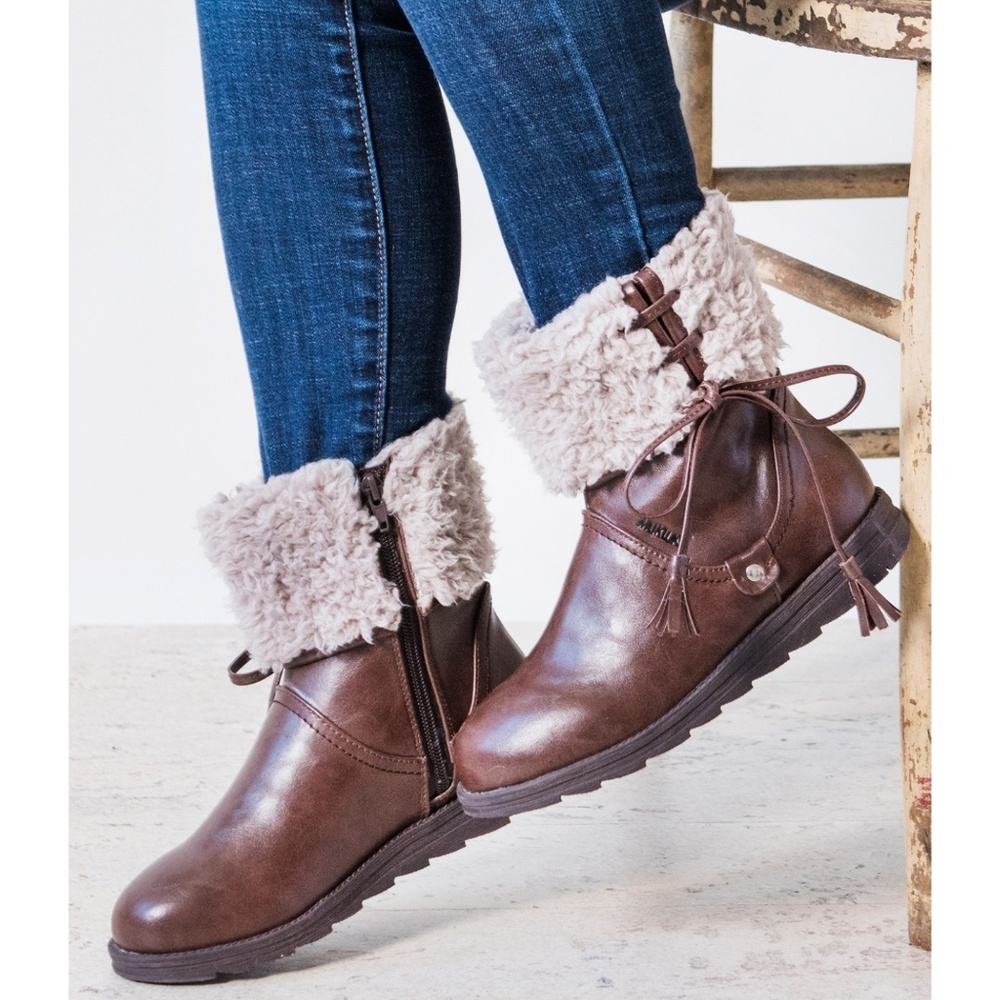 Muk Luk Shirley Boots Size 9 New with Tags